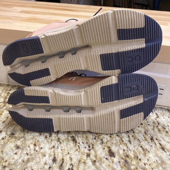On running shoes- Cloudtec size 10.5 - Picture 3 of 4